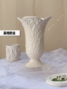 陶瓷花瓶欧式法式经典喇叭口象牙奶油瓷手绘浮雕铃兰桌面摆件家居
