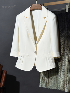 艾薇诺伊中袖小西装，女外套2024春夏，短款修身白色显瘦职业西服上衣