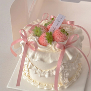 小红书同款草莓简约蛋糕装饰丝带，蝴蝶结女神生日派对甜品唯美装扮