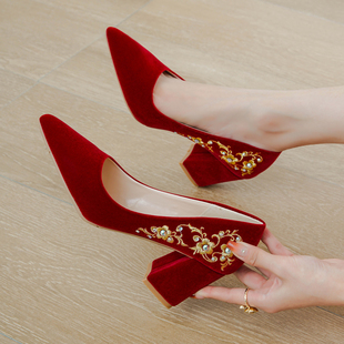 酒红色婚鞋女2023年秀禾婚纱两穿红色高跟鞋，粗跟新娘鞋不累脚
