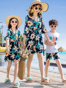 亲子装沙滩夏装一家三四口时尚套装全家海边度假母女母子连衣裙装