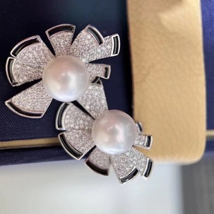 s925时尚设计银天然珍珠耳环，黑白撞色花卉，款淡水珍珠耳钉