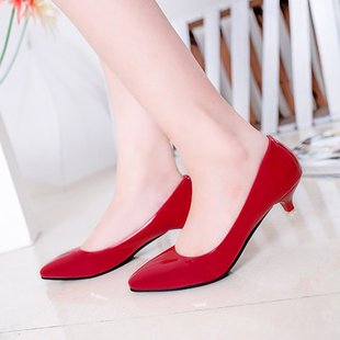 红色婚鞋低跟2cm亮光漆皮细跟百搭高跟鞋女浅口尖头工作黑色单鞋