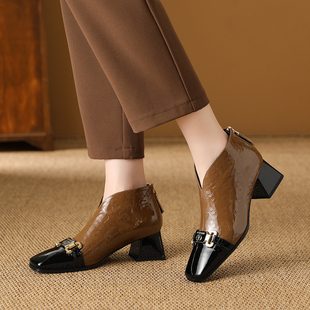 2024年春季女士单鞋，漆皮中跟深口大码欧美真皮方头中老年踝靴