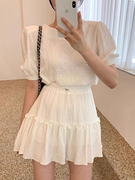 韩国chic夏季简约气质颗粒感泡泡，袖上衣+高腰木耳边半身裙两件套
