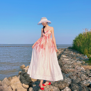 旅游海边度假沙滩复古长裙连衣裙，吊带印花夏季红色，白色高腰女