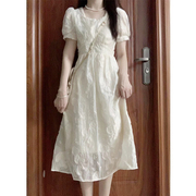 高级感白色连衣裙，女夏季2022方领法式泡泡袖甜美收腰显瘦长裙