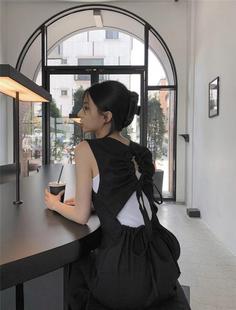 uniquesei韩国小众小心机后背抽褶露背性感甜辣黑色百搭连衣裙