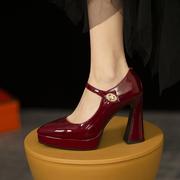 粗跟防水台高跟鞋女2023年法式不累脚红色婚鞋新娘鞋复古气质