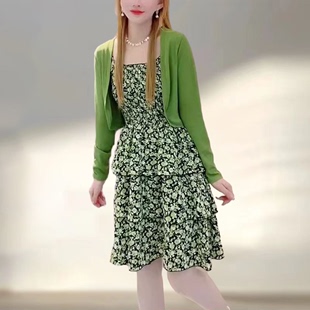 春秋复古绿色吊带碎花连衣裙大码女装，洋气减龄长袖开衫裙子两件套