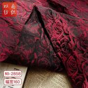 浮雕暗红立体玫瑰提花暗黑系色织提花布女装连衣裙西装箱包布料