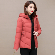 棉服女显瘦连帽短款修身洋气休闲韩版羽绒服大码时尚，红色保暖外套