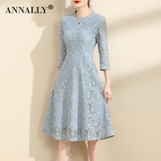 annally2024春季浅蓝色蕾丝连衣裙，女法式修身大摆七分袖圆领