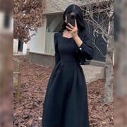 春装黑色长袖方领连衣裙子赫本风法式气质小黑裙长裙女装