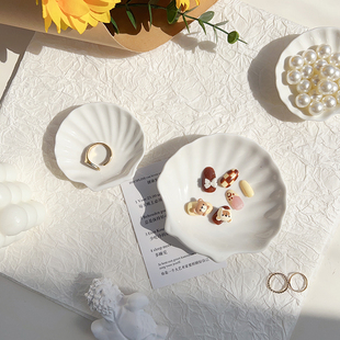 贝壳盘子拍摄道具ins白色陶瓷盘戒指美甲饰品不规则收纳装饰托盘