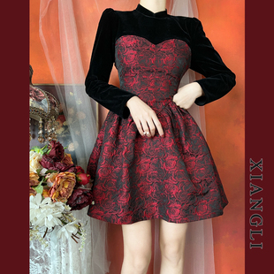 巷里法式复古红色连衣裙秋冬宫廷玫瑰拼接高端订婚晚礼服丝绒短裙