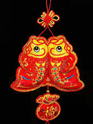 中国结挂件年年有鱼双面，刺绣钱袋福字喜庆红红火火新春挂饰
