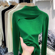 绿色半高领毛衣女2024秋冬羊绒设计感镂空上衣内搭针织打底衫