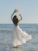 海南三亚旅游拍照沙滩，裙白色气质仙女飘逸吊带，连衣裙洱海度假长裙