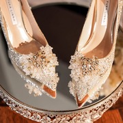 小众婚鞋新娘鞋秀禾婚纱两穿不累脚高级感水晶鞋，法式高跟鞋女单鞋