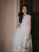 Bettychow 法式月光白暗花纹垫肩连衣裙时髦无袖V领设计高级长裙