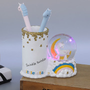 新年礼物卡通创意，发光水晶玻璃球，笔筒音乐盒树脂工艺品摆件