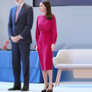 凯特王妃明星，同款女装2024年春季高级感玫红色，气质修身连衣裙