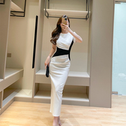 黑白撞色拼接长款连衣裙夏季设计感法式气质通勤风修身包臀裙