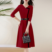 设计高级感拼接红色连衣裙秋装2024女装气质高端职业OL中长裙