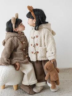 韩版冬季卡通毛绒外套，复古牛角扣可爱小熊立耳女宝宝加绒连帽外衣