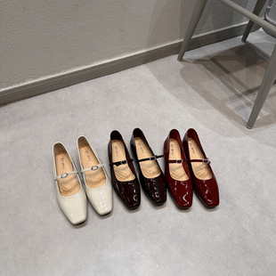 女鞋2024年韩版时尚水钻一字搭扣漆皮方头浅口低跟单鞋红色