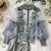 甜美网纱半高领立体蕾丝，花朵洋气灯笼，袖打底吊带两件套蕾丝衫上衣