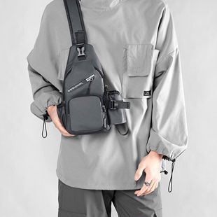 男款胸包可放水杯斜挎包男士，便携小挎包防水骑行背包单肩包男小包