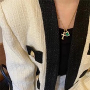 欧美设计感镶钻绿宝石，十字架个性双吊坠，巴洛克风短款项链毛衣链