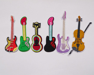 精致刺绣卡通彩色吉它吉他乐器，音符爱心耳麦背胶，布贴熨烫补丁贴花