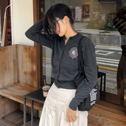 韩国设计师品牌经典雏菊，刺绣针织衫圆领长袖，深灰色小开衫羊毛外套