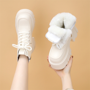 白色马丁靴女冬季加绒2023时尚中跟加厚羊毛雪地靴保暖防水