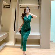 绿色连衣裙夏季高端气质别致提花V领遮肚修身显瘦开叉包臀裙