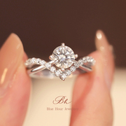 为爱加冕莫桑石钻戒(石钻戒，)女纯银时尚，个性一克拉仿真钻石戒指求婚结婚戒
