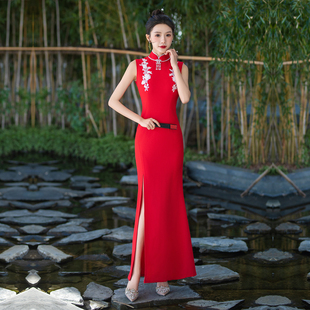 大红色旗袍加长版高端走秀演出服洋气质，改良无袖连衣裙复古中国风