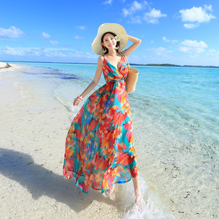 泰国三亚海边度假沙滩，裙女波西米亚长裙雪纺，裙子v领吊带裙连衣裙
