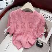 粉色温柔风蝴蝶结镂空针织衫女夏季泡泡短袖，设计感短款冰丝上衣