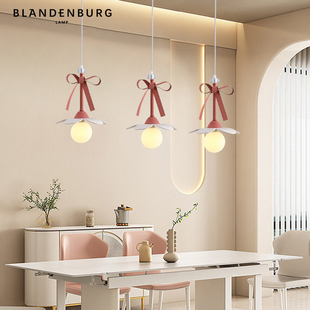 蝴蝶结可爱吊灯现代简约田园，风餐厅灯创意造型，设计护眼饭桌三头灯