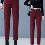 红色哈伦裤女2024年春秋季高腰显瘦烟管裤，宽松显瘦流行牛仔裤