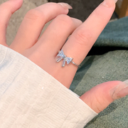 水晶蝴蝶结戒指女小众设计素圈戒指女时尚锆石尾戒个性食指环