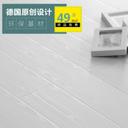 纯黑纯白色强化复合木地板，12mm同步浮雕真木纹家装，瑜伽舞蹈室地板