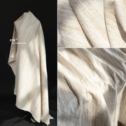 米白色棉麻混纺布料压褶肌理，提花抗皱挺阔西装外套服装设计师面料