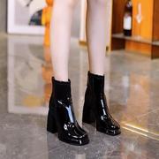 香港高跟时装短靴子女秋冬2023百搭气质复古方头粗跟漆皮厚底