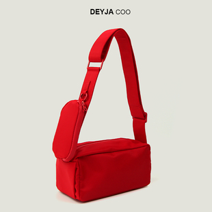 DEYJA COO2024纯色时尚运动包红色休闲斜跨包吐司包红色布包
