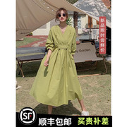 牛油果绿V领连衣裙女小众设计夏季2024法式气质宽松中长裙子
